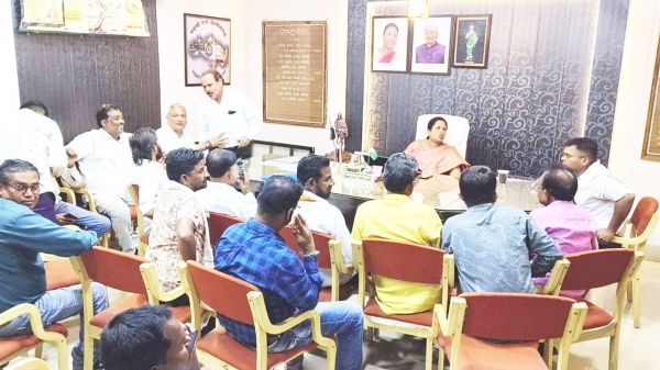 वार्डों में विकास कार्य ठप होने से भडक़े कांग्रेस पार्षद, आयुक्त ने कहा फंड की कमी