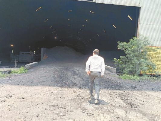 सीमेंट संयंत्रों में जांच, अनियमितता पर नोटिस