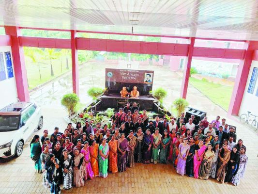 स्कूल में धूमधाम से मनाया गया शिक्षक दिवस