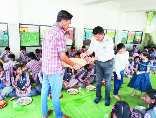 शिक्षक दिवस पर टप्पा  स्कूल में न्योता भोज