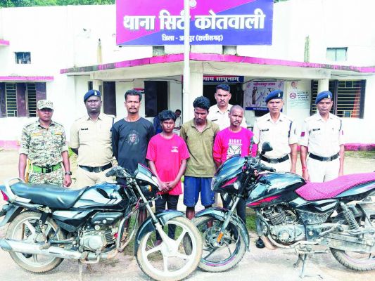 2 बाइक चोरी,  4 आरोपी गिरफ्तार 