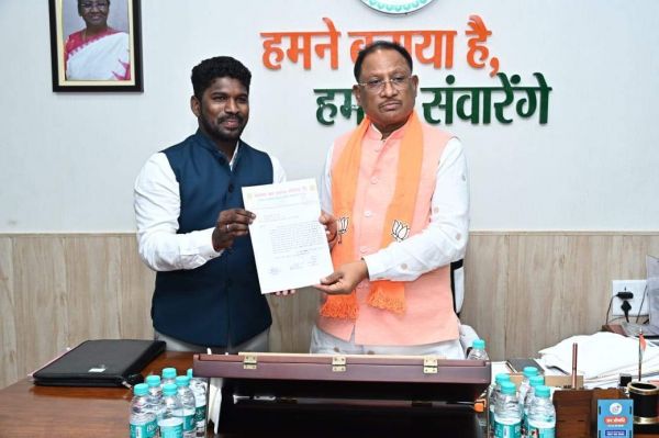 गंगरेल डुबान गांव में सीएम से मोबाइल टावर लगाने की मांग