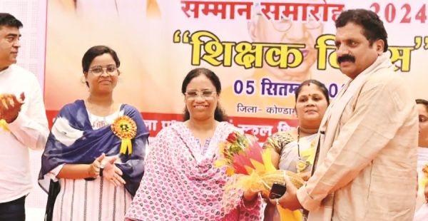शिक्षक दिवस पर शिक्षकों का सम्मान