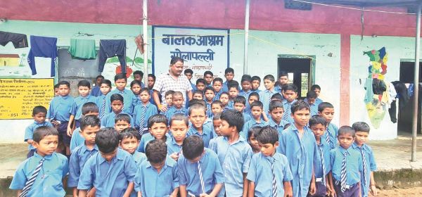 दुर्गेश राय ने किया गोलापल्ली आश्रम का निरीक्षण