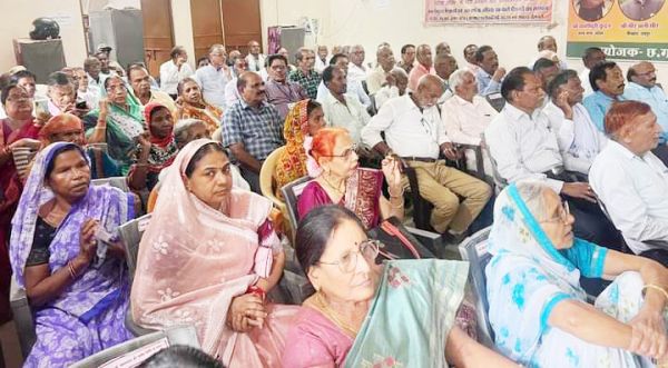 एक अच्छा शिक्षक मोमबत्ती की तरह होता है जो दूसरों के लिए खुद को खपाता है-शिवरतन