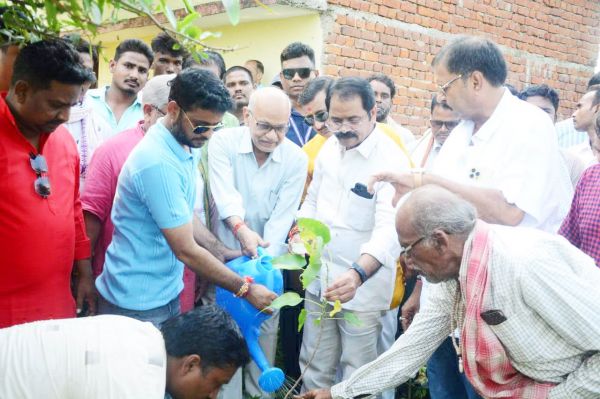 एक पौधा पेड़ बनकर कई लोगों को ऑक्सीजन देता है-इंद्र साव