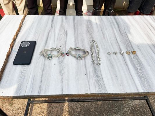 सूने मकान का ताला तोडक़र चोरी, एक नाबालिग समेत 4 गिरफ्तार, एक फरार