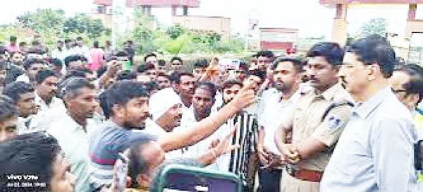 सीमेंट संयंत्र पर चार पंचायत के प्रतिनिधियों का आरोप