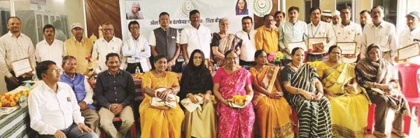 ऑल मुस्लिम वेलफेयर फाउंडेशन ने शिक्षकों का किया सम्मान