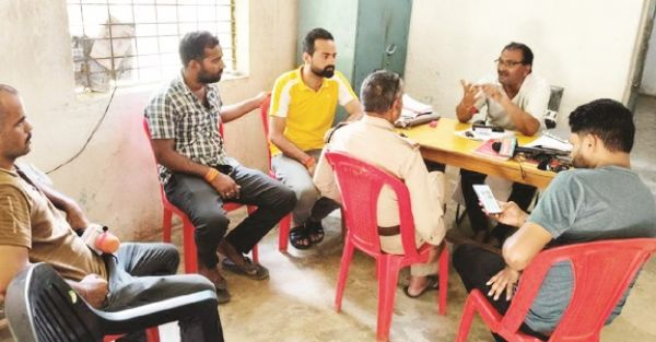 लाइट नहीं रहने से हाथी पहुंच रहे हैं बस्ती में, पहुंचा रहे हानि