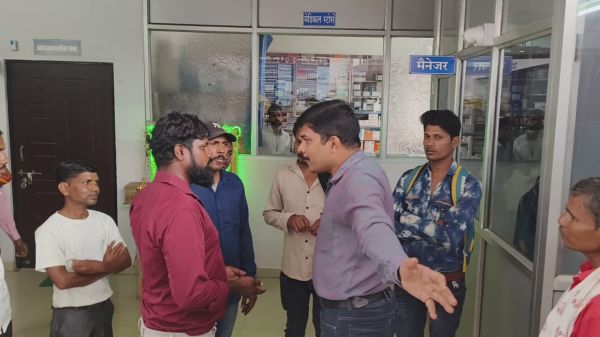 निजी अस्पताल में इलाज के लिए नगदी लेने के बाद भी आयुष्मान कार्ड से निकाली राशि