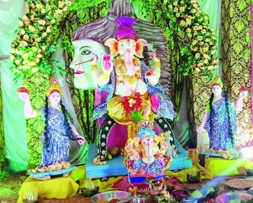 भव्य पंडालों में विराजे विघ्नहर्ता, क्षेत्र में उत्साह