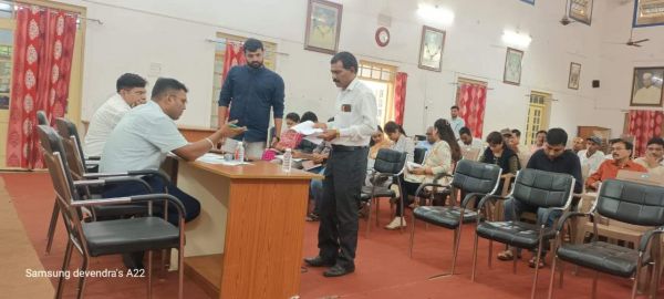 आयुक्त ने डिमांड संधारण-पिछड़ा वर्ग सर्वे प्रगति की ली जानकारी