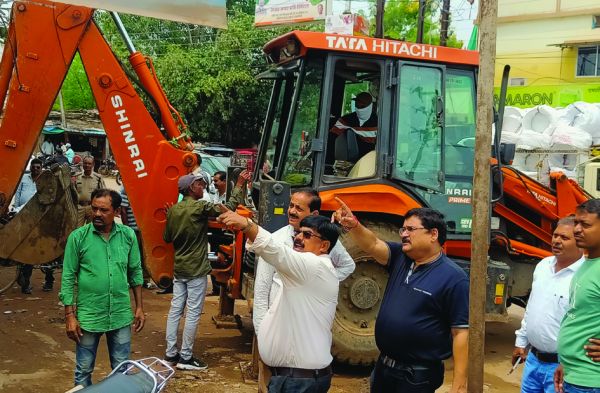 निगम तथा जिला प्रशासन की निगरानी में तोड़े गए 42 अवैध कब्जे