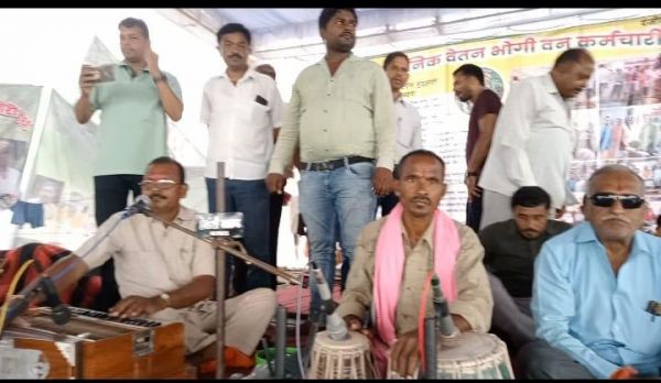 गणेशजी की पूजा आरती कर सरकार की सद्बुद्धि मांगी  