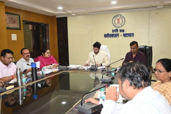अफसरों ने निक्ष्य मित्र बन टीबी मरीजों को लिया गोद, देंगे पोषण सहायता