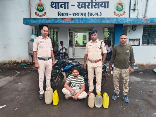 बाइक पर शराब  की तस्करी,  आरोपी पकड़ाया 