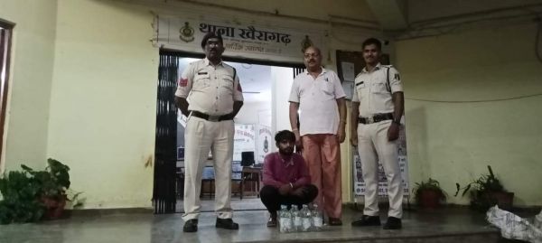 शराब के साथ आरोपी पकड़ाया