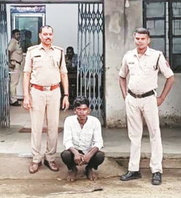 तलवार लहराने वाला युवक गिरफ्तार