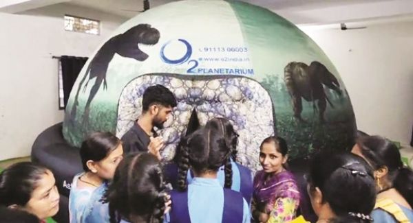  डिजिटल माध्यम से बच्चों ने की तारामंडल की सैर