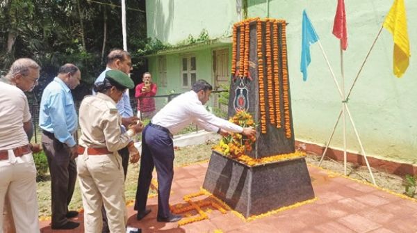  वन शहीदों को किया याद, दी श्रद्धांजलि
