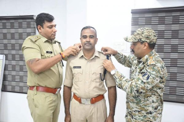 एसपी ने देशमुख को स्टॉर लगाकर किया पदोन्नत