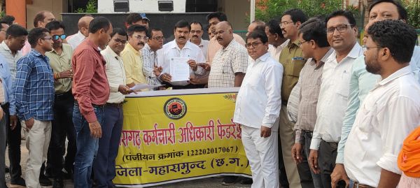 मशाल रैली के रूप में फूटा कर्मचारियों का आक्रोश