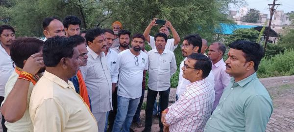 अभनपुर विधायक ने किया बाढ़ प्रभावित क्षेत्रों का निरीक्षण