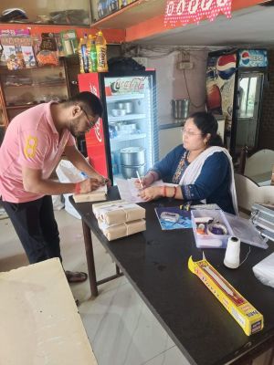 होटलों एवं दुकानों का निरीक्षण 