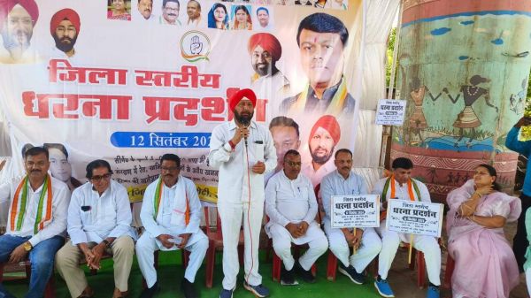सीमेंट के दाम बढ़ोत्तरी को लेकर कांग्रेसियों ने भरी हुंकार