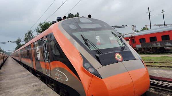 वंदेभारत को हरी झंडी अब  16 की शाम 4 बजे