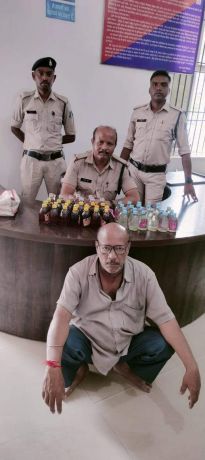 अंग्रेजी शराब संग आरोपी गिरफ्तार