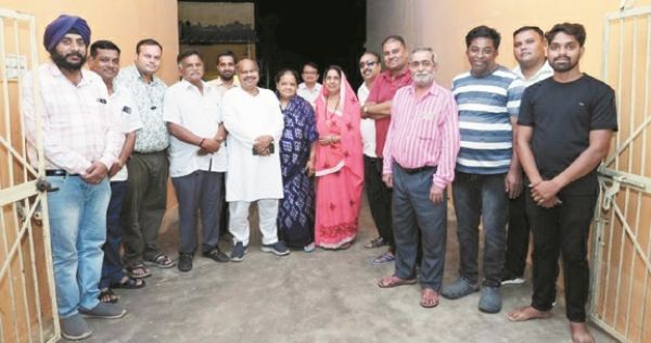 नुआखाई मनाने सपरिवार पैतृक गांव पहुंचे विधायक पुरन्दर