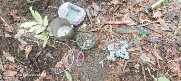3 किलो का बम बरामद, किया निष्क्रिय