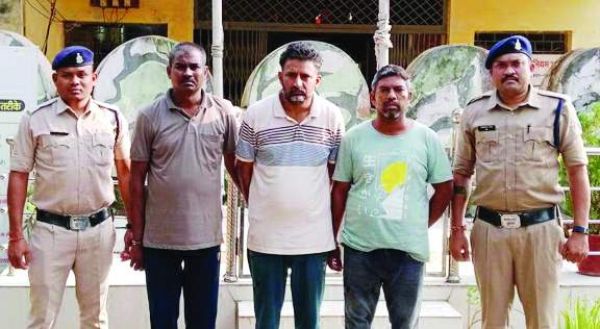 एटीएम कार्ड बदलकर ग्रामीणों से ठगी, आरोपी बंदी 