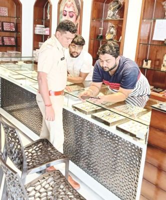 चारामा पुलिस ने बढ़ाई निगरानी व चेकिंग