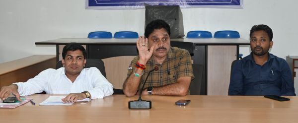बीएलओ मतदाता पुनरीक्षण कार्य जल्द पूरा करे-लापरवाही पर कार्रवाई