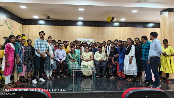 लोक साहित्य लोक मन की सहज अभिव्यक्ति - डॉ. अनुसुइया