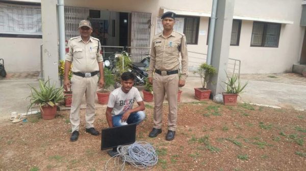 स्कूल में चोरी, ओडिशा का एक आरोपी बंदी