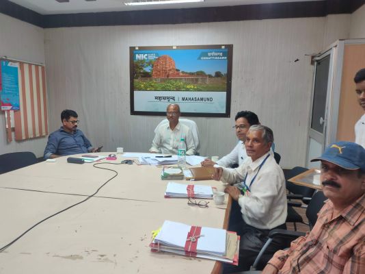 राजस्व एवं आपदा प्रबंधन विभाग के लंबित मामलों की समीक्षा