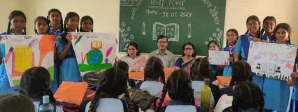 लोगों के दिलों को जोडऩे वाली भाषा हिंदी - सुनील झा
