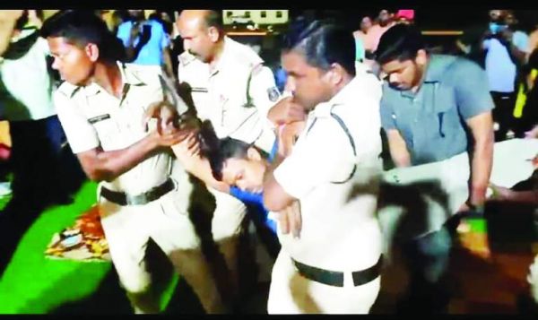 3 अभ्यर्थियों की तबीयत बिगड़ी, आधी रात पुलिस उठा ले गई
