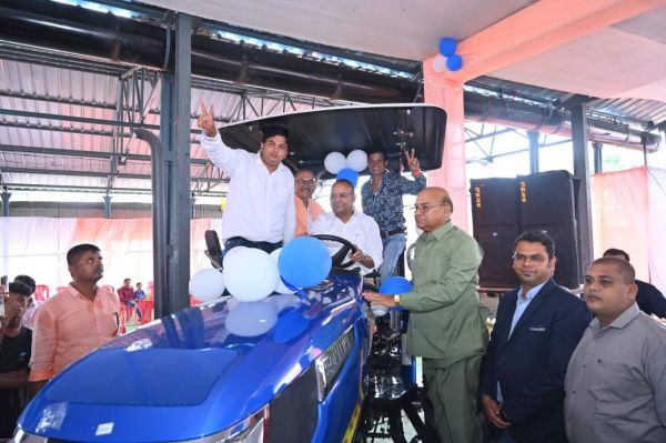 किसान सम्मेलन में विधायक ने टै्रक्टर के नये मॉडल को किया लांच