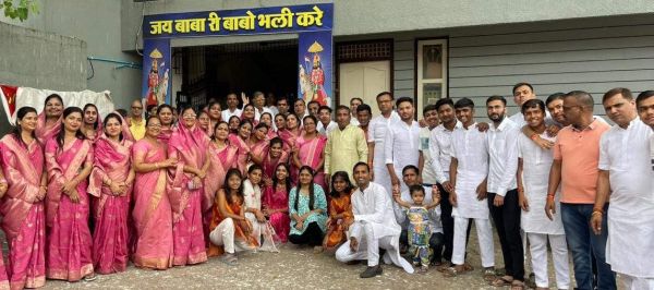 बाबा रामदेव जन्मोत्सव पर निकाली शोभायात्रा 