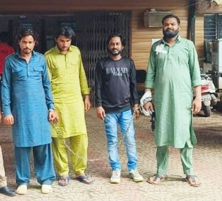 नहीं थम रही बस स्टैंड में टिकिट एजेंटों की गुंडागर्दी, जबरिया
