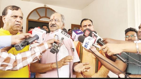 दक्षिण के लिए बैठे सांसद और प्रभारी