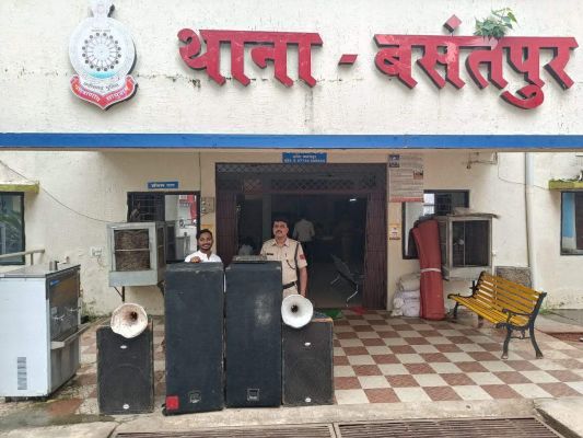 ऊंची आवाज में साउंड सिस्टम बजाने पर कार्रवाई