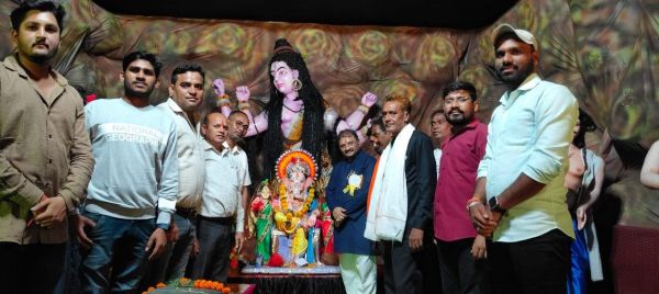 सांसद पांडे ने बाइक से किया शहर भ्रमण