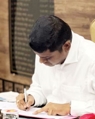 बस्तर के नए कलेक्टर ने संभाला पदभार