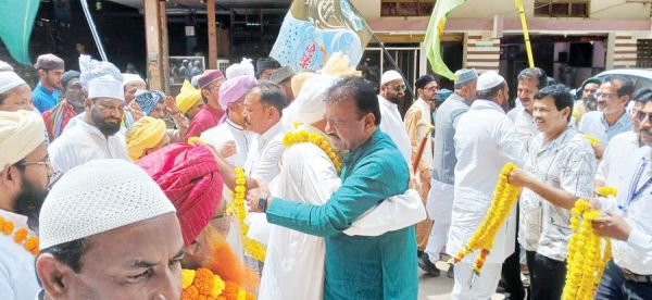 ईद मिलादुन्नबी पर निकाला जुलूस, कांग्रेसियों ने किया स्वागत